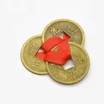 Amuletă Feng Shui - 3 Monede Chinezești pentru Prosperitate și Noroc