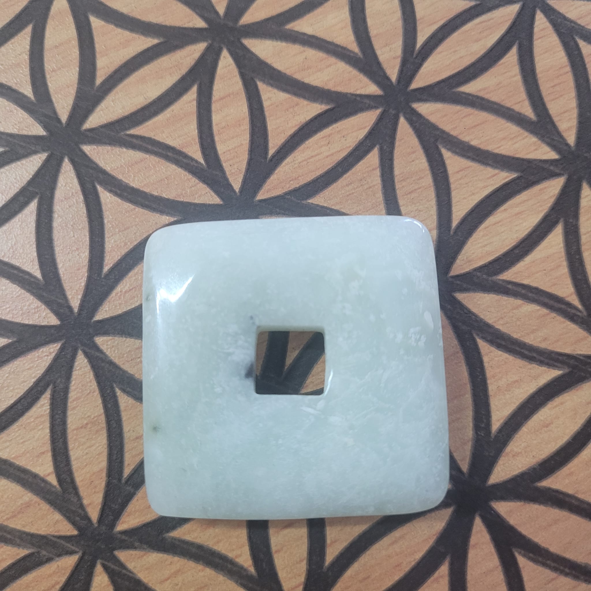 jad piatra pi Piatra Pi Pătrată din Jad Serpentin – 40 mm - imagine 1