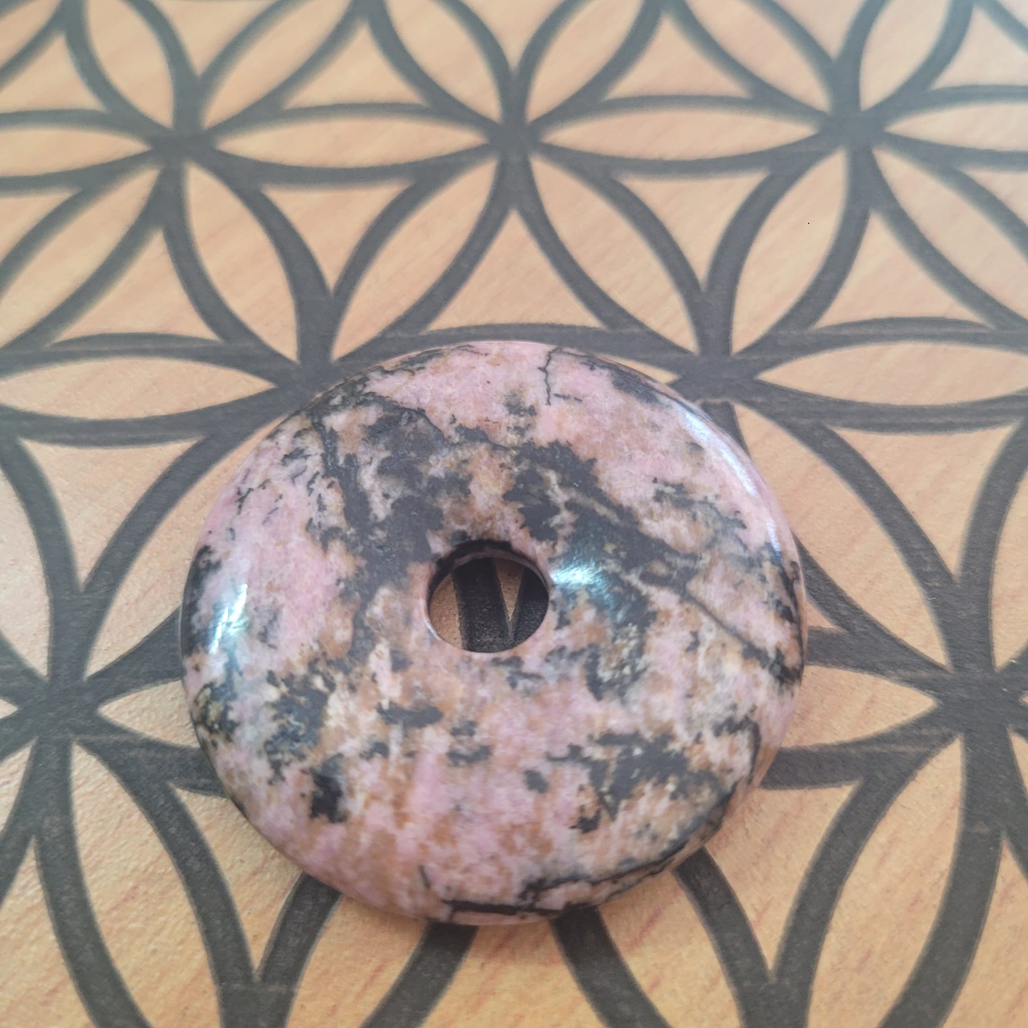 piatra pi rodonit Piatra Pi din Rodonit – 40 mm - imagine 1