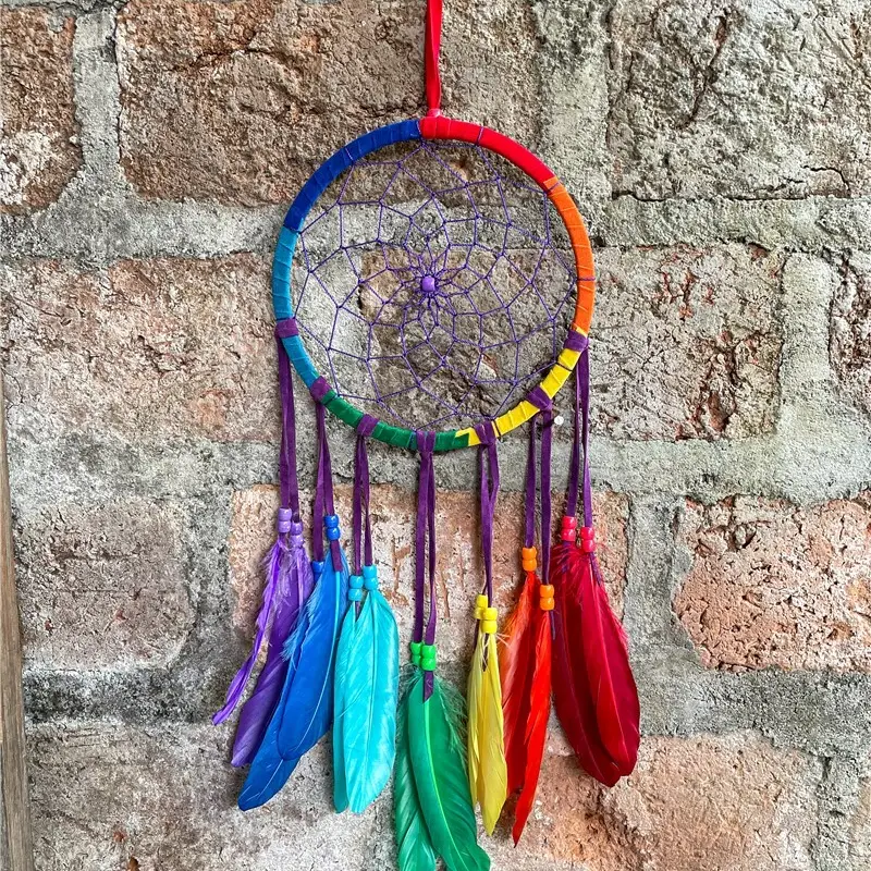 dreamcatcher multicolor Prinzător de vise multicolor – cu pene în culorile chakrelor (16 cm) - imagine 1