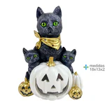 Decorațiune Halloween – Pisici negre cu dovleci albi/aurii și LED colorat (18x13x22,5 cm)