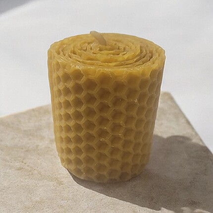 Lumânare cilindrică din ceară naturală de albine – Fagure, 5 × 5 cm